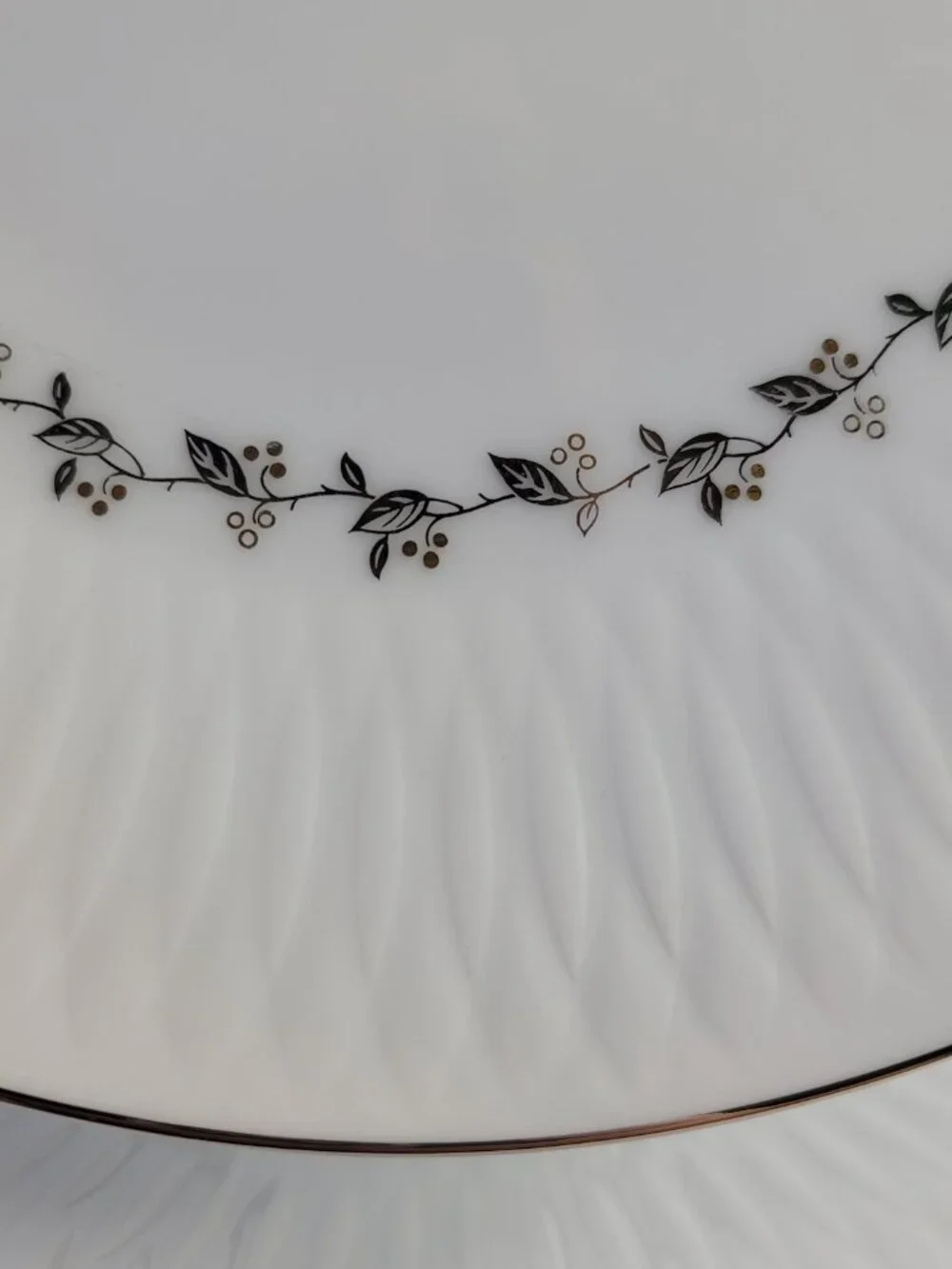 FOUR Sango Carillon Dinner Plates White Gold Berries Platinum Leaves